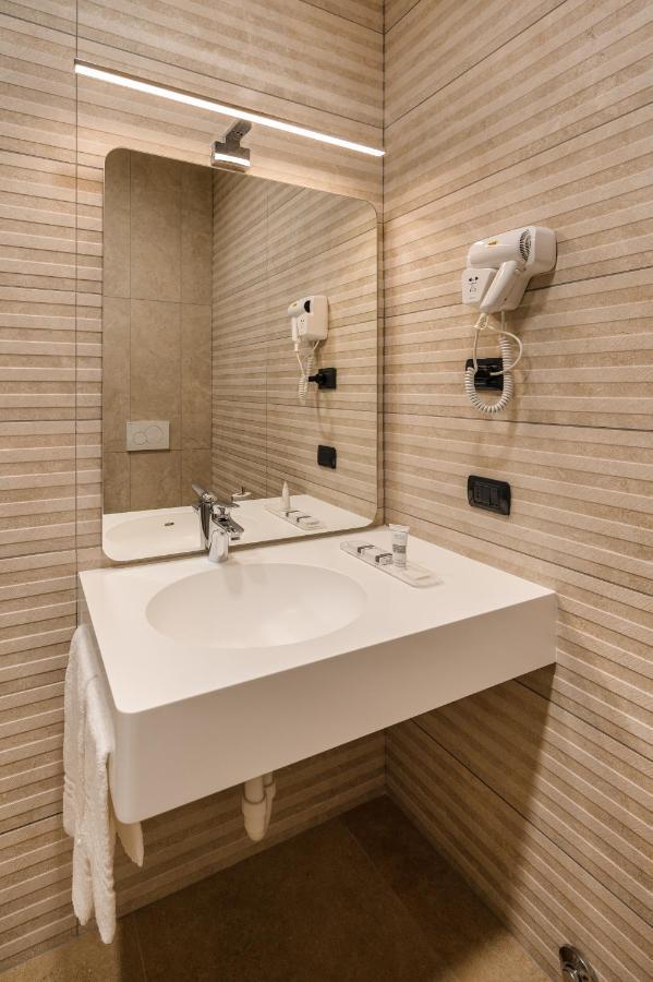 Hotel Cora Carate Brianza Εξωτερικό φωτογραφία