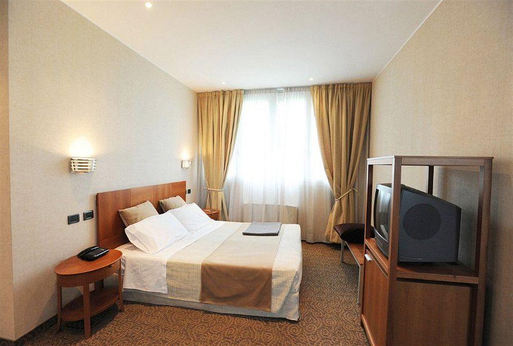 Hotel Cora Carate Brianza Εξωτερικό φωτογραφία