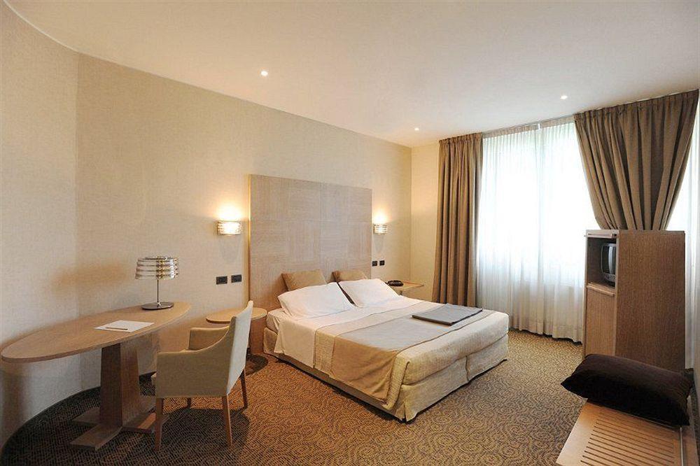 Hotel Cora Carate Brianza Εξωτερικό φωτογραφία
