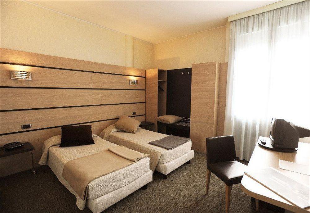 Hotel Cora Carate Brianza Εξωτερικό φωτογραφία