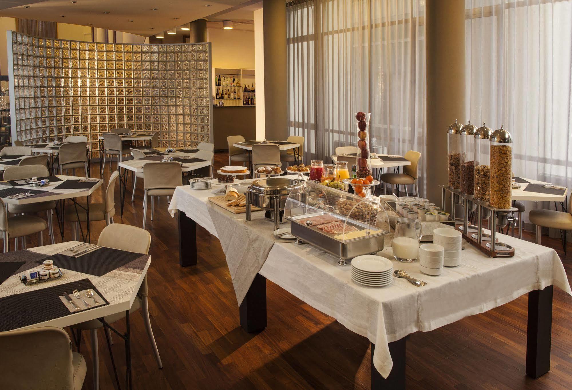 Hotel Cora Carate Brianza Εξωτερικό φωτογραφία