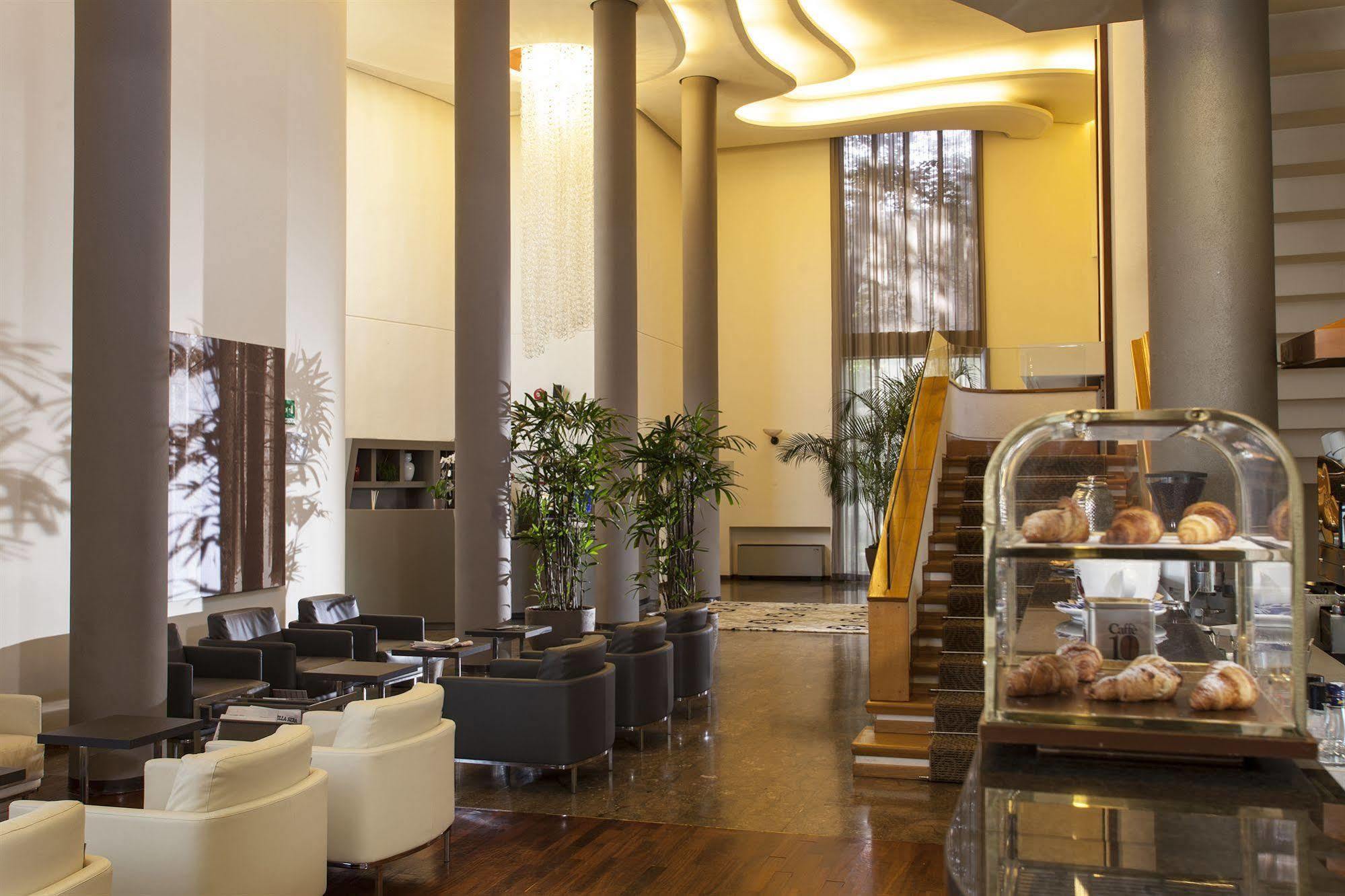 Hotel Cora Carate Brianza Εξωτερικό φωτογραφία