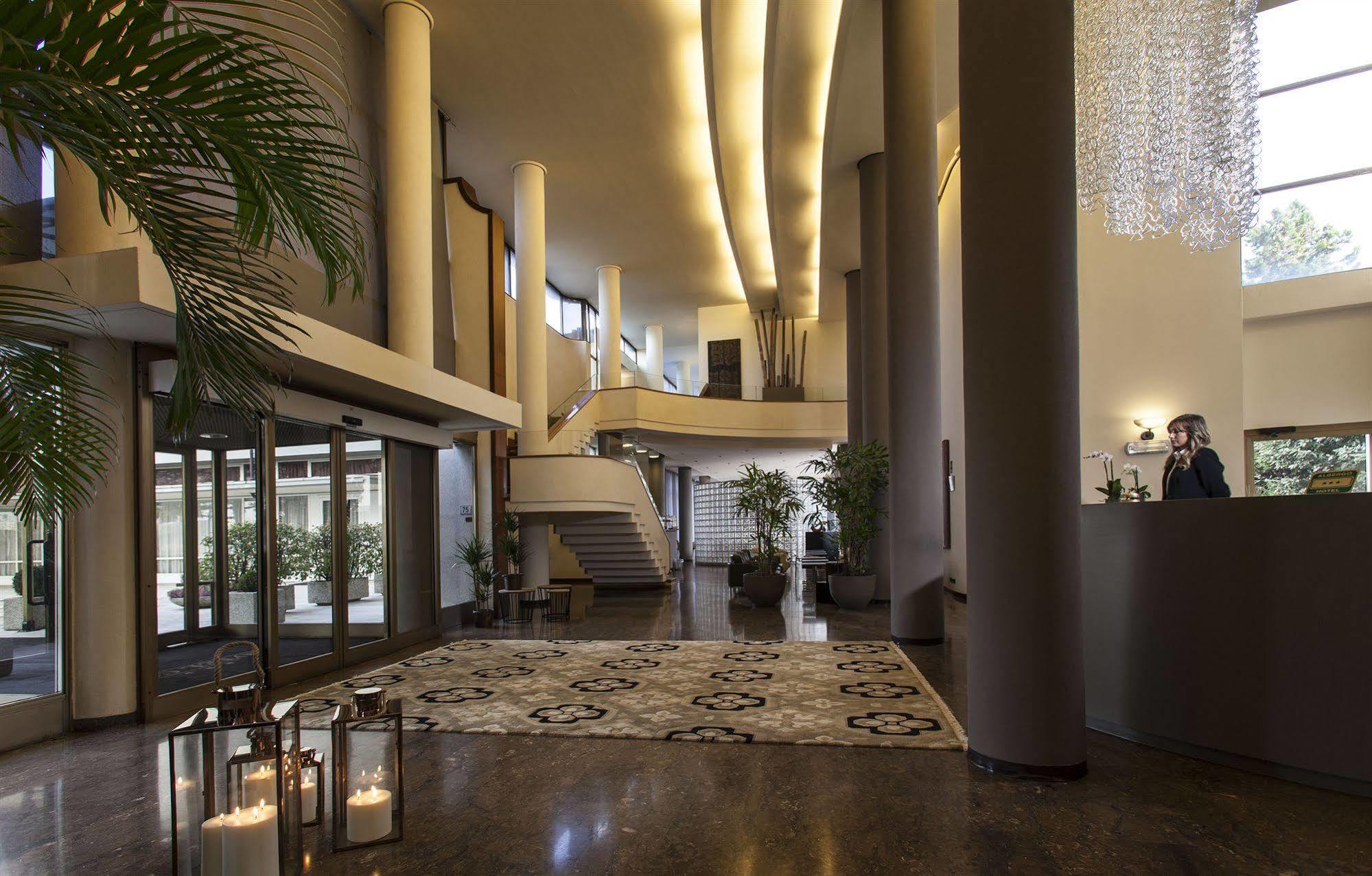 Hotel Cora Carate Brianza Εξωτερικό φωτογραφία